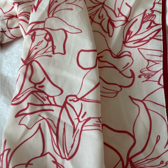 Etiquette Clothiers Red and Cream Floral Top - Picture 4 of 10
